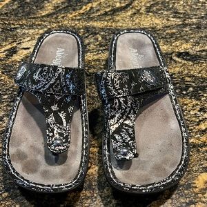 Algeria sandals in black and silver